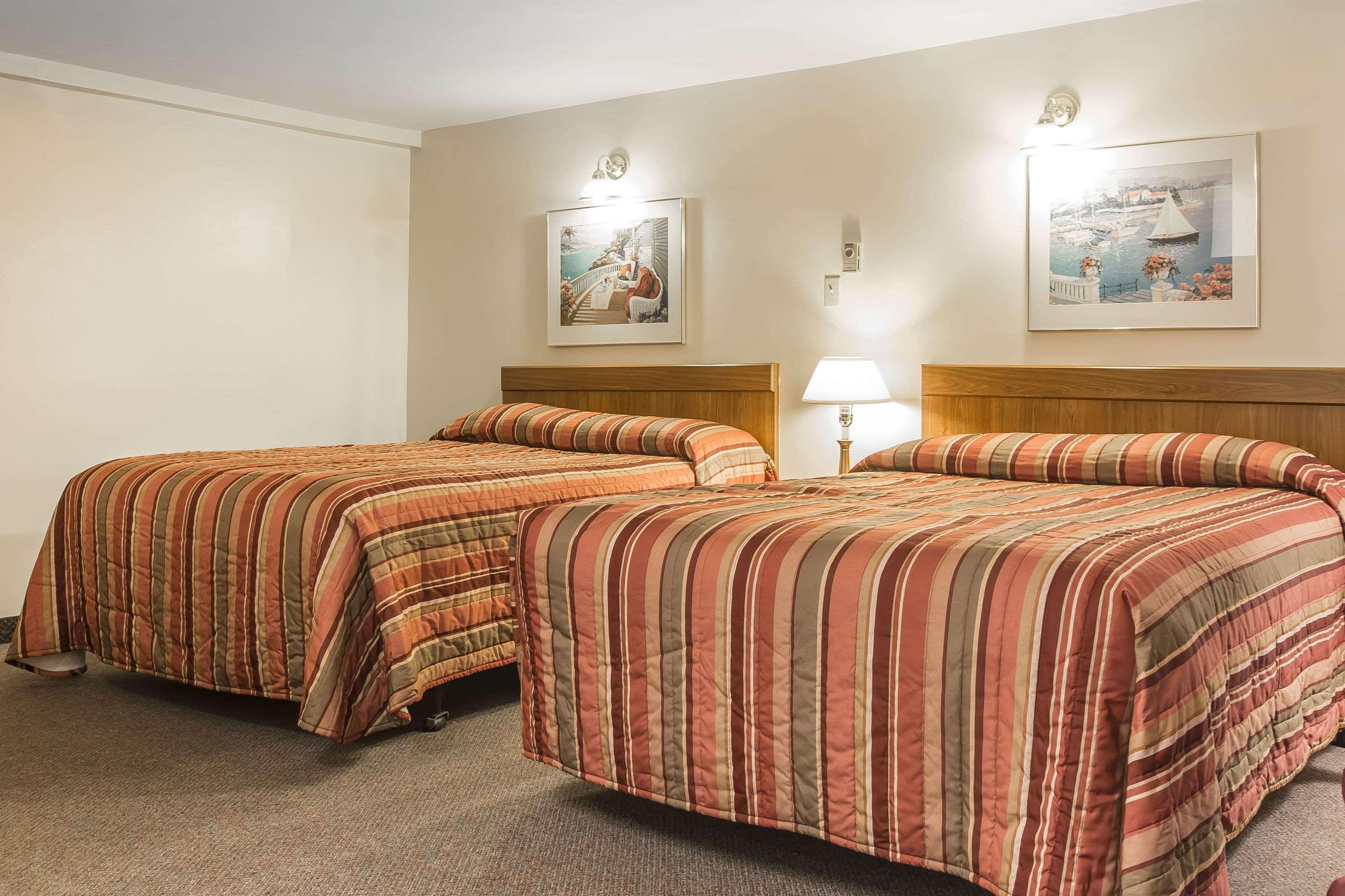Econo Lodge Inn & Suites Saint John Exterior photo