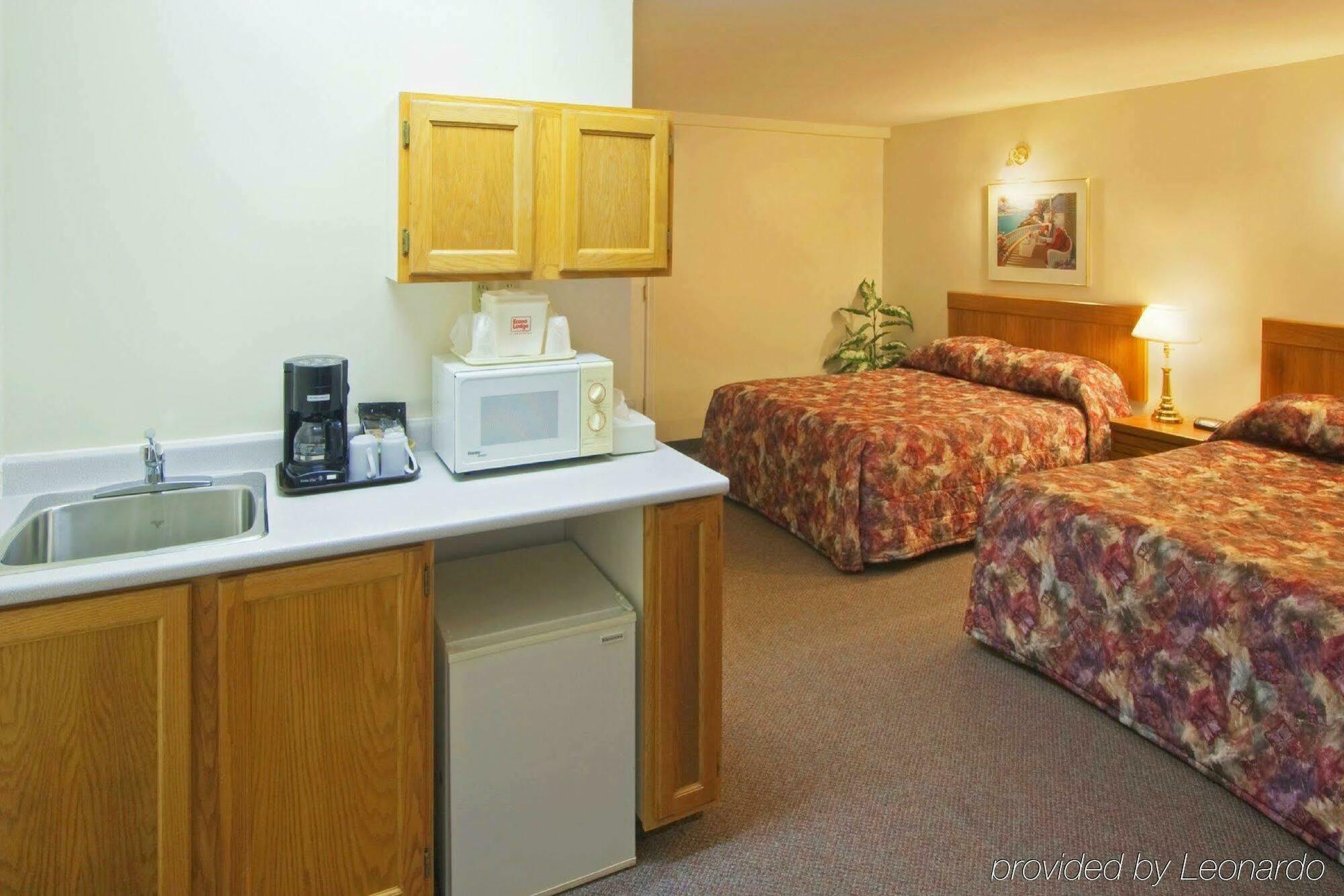 Econo Lodge Inn & Suites Saint John Exterior photo